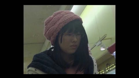 ショッピングモールで見つけたシーの放尿①