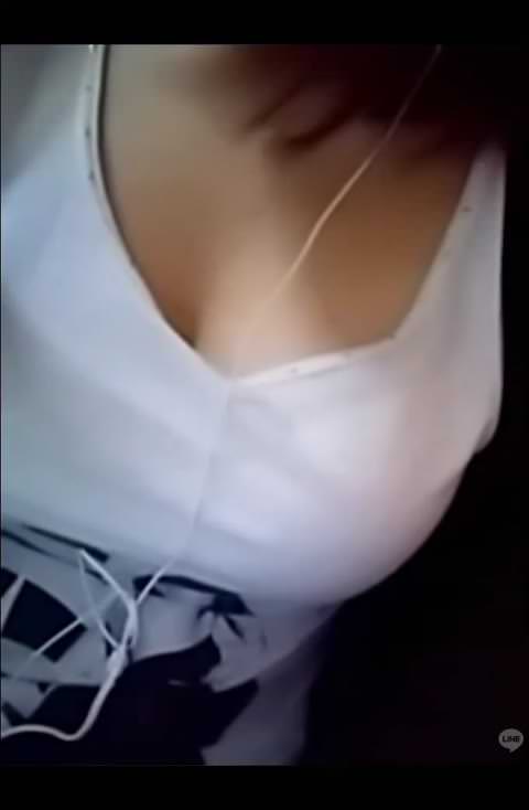 とても可愛いシヤがエロチャットで激しくオナニー