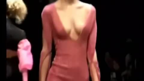 大勢での撮影！ヌードファッションショー