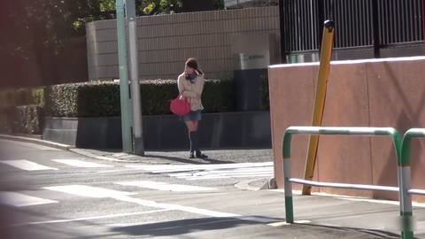 マンコを広げて、路上で放尿 4