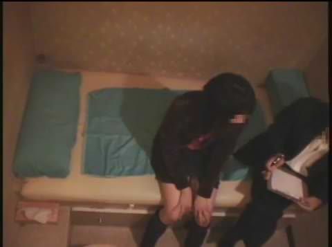 セックス業界の面接に無邪気な女の子が来たため、騙されて実際にセックスさせられる動画