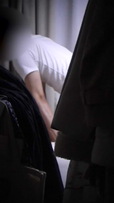 欲望を満たすためだけのようにも見える激しい突きの中に、人間の本能が垣間見え、ある種の神秘さえ感じさせる。