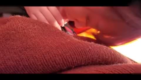 可愛い18歳の女子大生——彼女はこれまでパートナーが一人しかいません。これが初めての経験で、とても恥ずかしがり屋です。プライベート動画