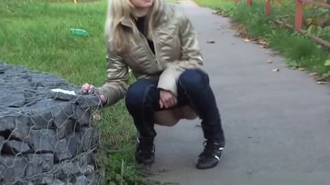 路上、屋内、森の中…注目すべき女の子たちのみ / おしっこシーン集… [33分‼]