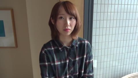 彼女の意思に反しているから笑顔はない。でもやっぱり可愛い