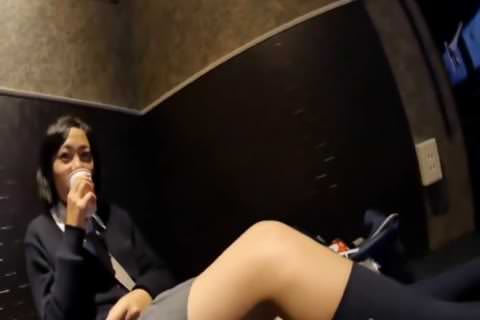 価格表示なし。値下げ中。ロリ女子高生との制服セックス素人撮影