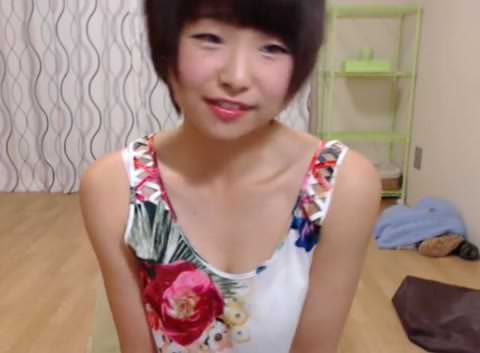 巨乳の女の子が自宅でオナニーを生配信