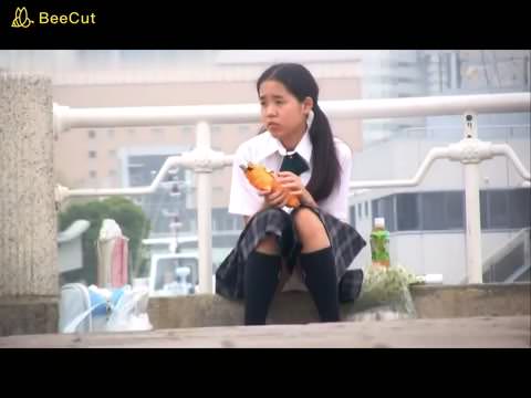 [衝撃] J★Kが至る所でパンティを披露