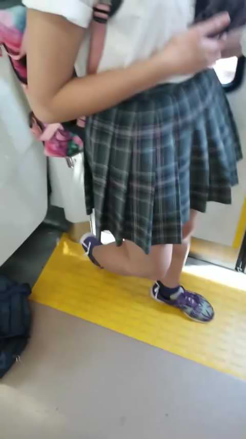 信じられないほど美しい女性の真っ白なパンティ