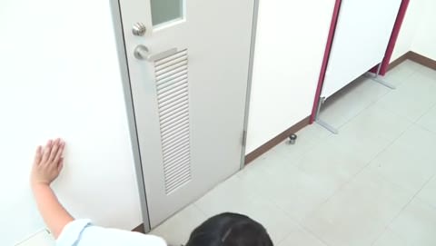 [いたずらな女子高生] 恥ずかしげな放尿 #2