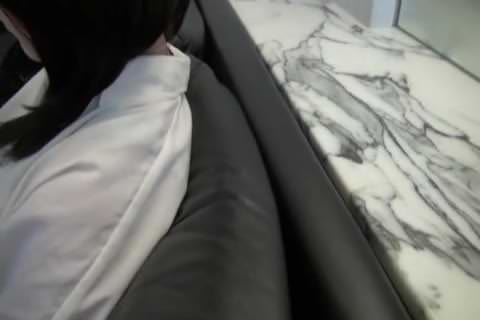 無愛想。「キモい」と、この娘はぶつぶつ言う。