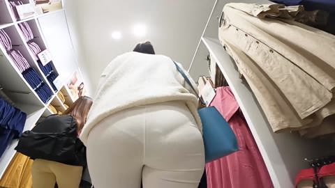 【FullHD】友人との交流やショッピング中に際立つ、美しく巨大なお尻