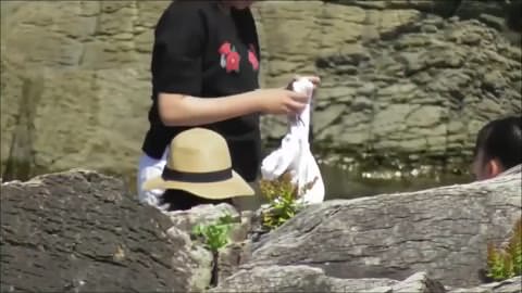 胸が飛び出した衝撃的なハプニング、パート1/3