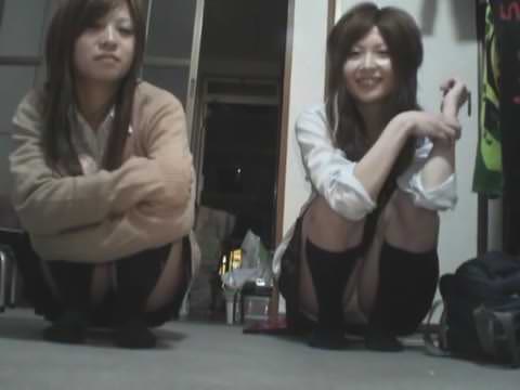 ユウちゃんやアヤちゃんからパンティを買った！！ (1-2)