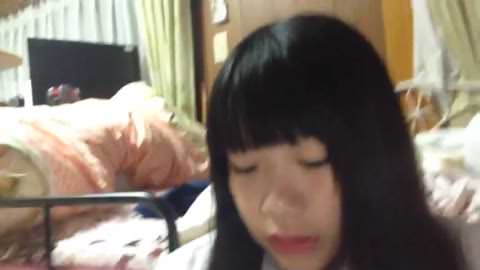 前髪がストレートな真面目な女の子の無修正オナニー