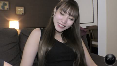 ショートパンツから尻が丸見えの女の子たちと、美脚の女の子 ^^