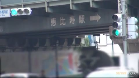 巨乳の女の子とのカラオケデート、愛撫付き