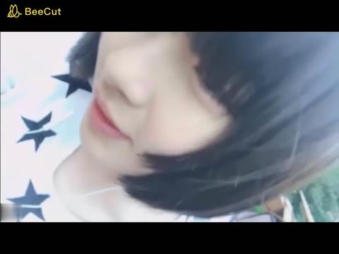 ヒロセ〇にそっくりな超美人が、突然おっぱいを露出！！