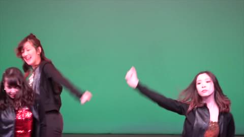 注意、衝撃的な内容！！激しいダンス中に美少女の胸が飛び出した事件、その第2弾！！