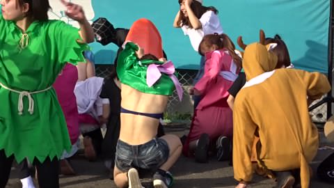 注意、衝撃！！超美人が激しいダンス中に胸が飛び出すハプニングが発生！！！