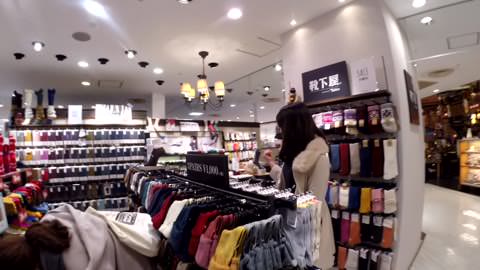 FHDの新作！！秘部を締め付けるエッチなパンティ！セクシーさMAX、真冬に現れた巻き毛の天使！