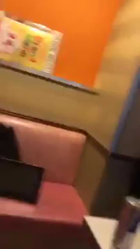 カラオケで二人きり