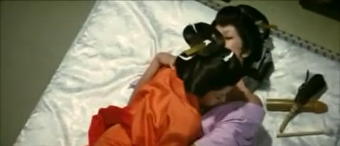 昔ながらの過激すぎるテレビ番組：筆でくすぐられる女性たち