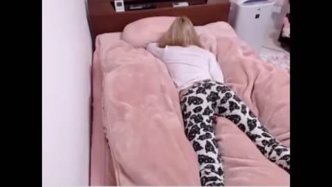 スレンダーな女の子がオナニー中に3回イッちゃう