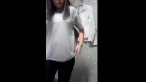 最初はジュルジュル、その後力尽きて倒れる