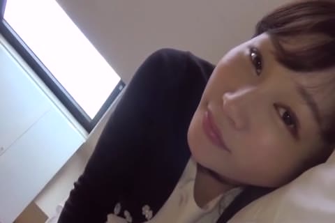 無修正：目覚めたばかりの美女 [生中出し]