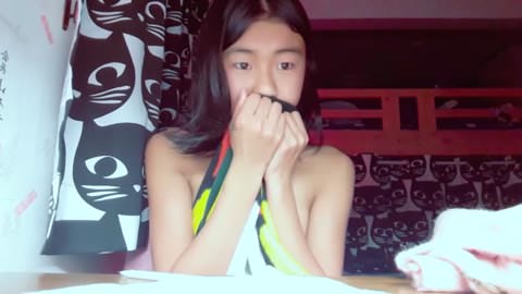 モモ、へこんだ乳首、最後は濡れた音とエロティックな言葉