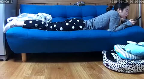 超美人、ソファの角に体を擦りつけてオナニーする癖がある、その他4人の女性