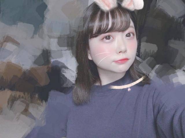 色白で巨乳、変態、自撮り