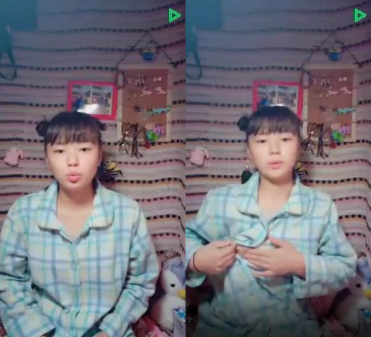 おっぱいを露出する女の子たち