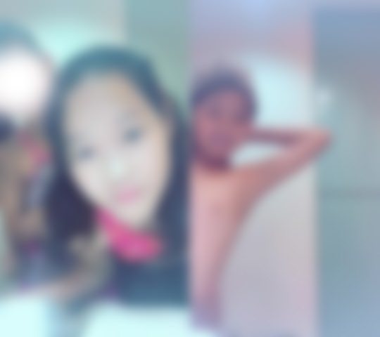 お風呂にいる姉妹二人。