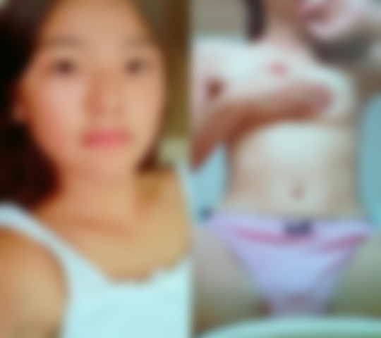 兄の前で美しい胸を露出する生配信