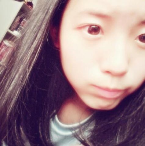 活発なCカップの女の子