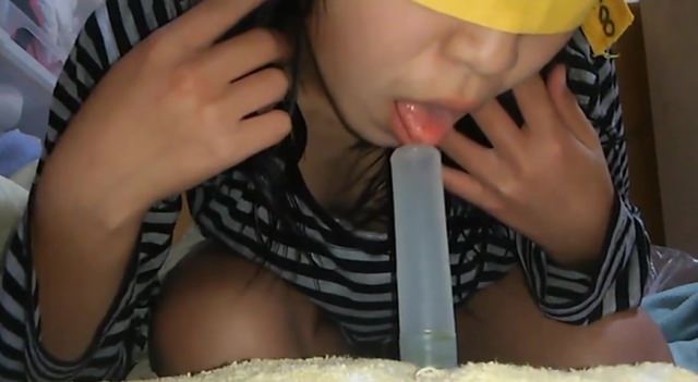 チンポをしゃぶるのが大好きな女子大生